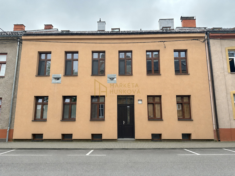 Bydlení, které má atmosféru. Byt 2+1 se zahradou v samotném srdci Nového Jičína