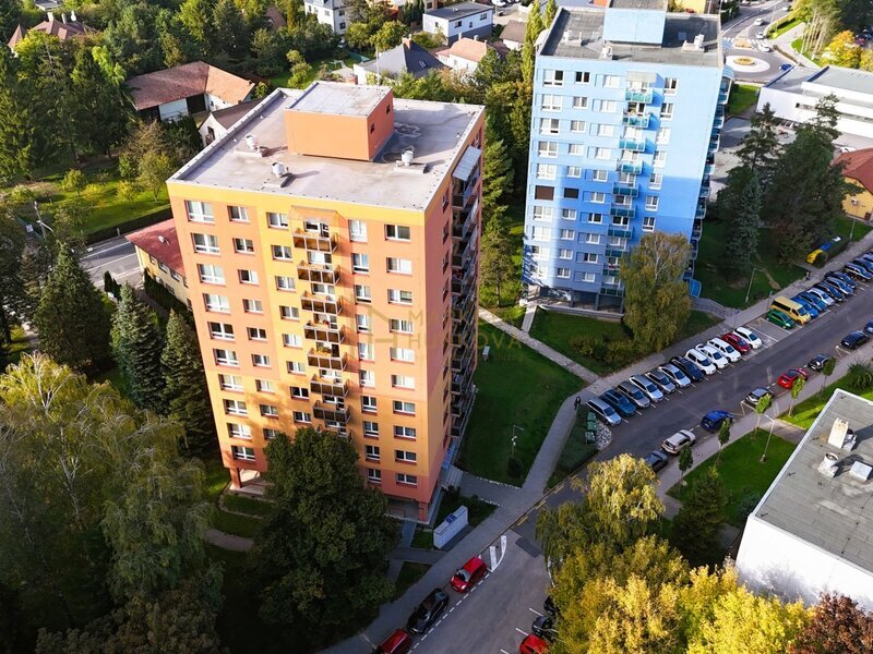 Slunný byt 1+1 s balkonem, krásným výhledem a skvělou polohou v centru Kopřivnice